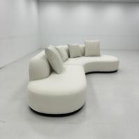 Canapé modulaire en cuir courbé gris clair moderne à trois places, rembourrage en éponge, ensemble de meubles durables et confortables