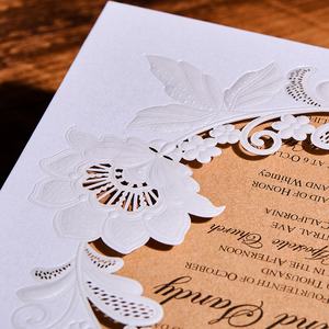 Invitation unique en or gaufré et doré, design floral en dentelle original avec enveloppes vierges et feuille d'insertion pour les boutiques de papeterie et de cadeaux - Product Image 3