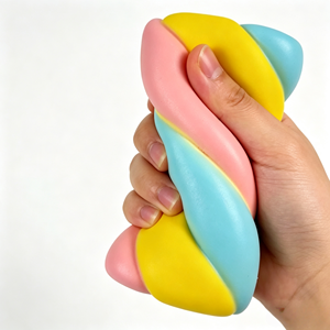 ของเล่นบีบ PU แบบยืดหยุ่นช้า ขนมปังปิ้งบีบแก้เครียด ของเล่นบีบแบบยืดหยุ่นช้ารูปขนมปัง - Product Image 4