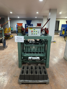 Meilleures ventes Exportation au Ghana KX4-35 Machine à fabriquer des briques automatique et pratique Nouveau modèle à vendre Machine à former des blocs - Product Image 2