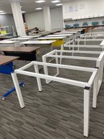 Une variété de styles de table pliante en acier, table d'étudiant exclusive
