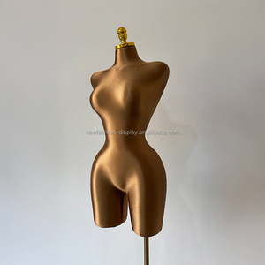 Maniquí de Fibra de Vidrio de Medio Cuerpo Curvy BBL para Lencería, Tallas Grandes, con Busto Grande y Caderas Anchas, en Pose de Pie - Product Image 4