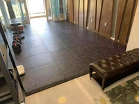 Hochwertige 15 mm Dicke Fitnessstudio Gummi Bodenmatte Stoßdämpfende Elastikfliesen Rollen Brandschutz Gym Bodenbelag für Garten Nutzung
