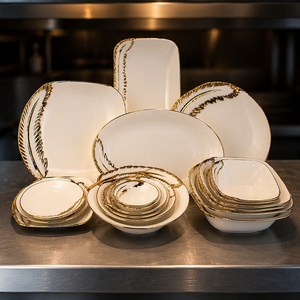 Service <span class=keywords><strong>de</strong></span> table <span class=keywords><strong>de</strong></span> <span class=keywords><strong>luxe</strong></span> en céramique et <span class=keywords><strong>porcelaine</strong></span> arabe, motif plumes en relief, bord doré, pour 7 à 9 personnes, idéal pour les dîners <span class=keywords><strong>de</strong></span> fête - Product Image 1