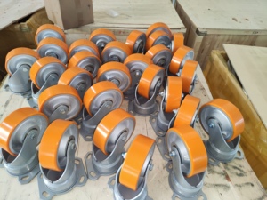 Rodízios industriais extra resistentes com rodas de PU e ferro fundido. - Product Image 2