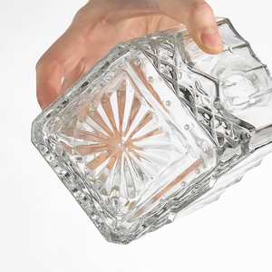 Tapas de Corcho Cuadradas de Alta Gama con Relieve, Botella de Vidrio Transparente para Vodka, Ginebra, Tequila y Licores, para Destilerías - Product Image 6