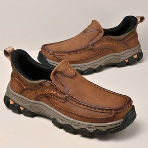 รองเท้าโลฟเฟอร์ผู้ชายรุ่นใหม่ปี 2026 หน้าผ้า PU พื้นยาง ซับในขนนุ่ม ลายเรียบ ปักโลโก้ แฟชั่นทันสมัย ใส่ได้ทุกฤดู - Product Image 3