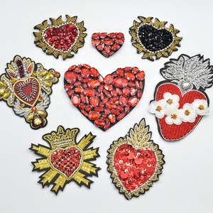 क्रिस्टल बेड्स राइनस्टान पैच पर भारी हस्तनिर्मित शिल्प, कपड़ों के बैग के लिए बेडेड कढ़ाई पैच - Product Image 1