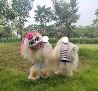 Danse du lion traditionnelle de haute qualité, petit lion blanc souriant, cheveux de vache et de yak, danse du lion pour deux personnes, art unique, nouvel an, performance pour adultes