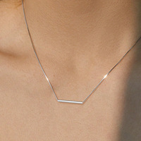 Collier pendentif géométrique minimaliste tendance en argent 925 plaqué or, à porter au quotidien