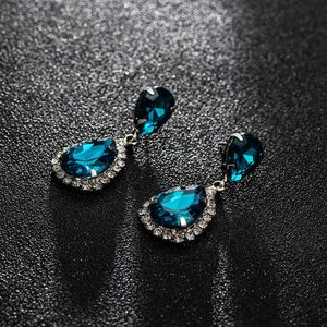 Boucles d'oreilles tendance pour femmes en laiton plaqué argent brillant avec cristaux en forme de goutte d'eau, accessoires quotidiens, bijoux de reine, style coréen - Product Image 4
