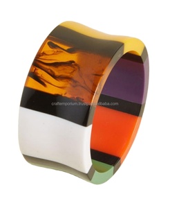 Bracelet en résine artisanal élégant et tendance avec motif floral, bijoux classiques pour femmes - Product Image 3