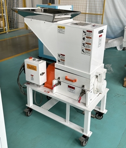 Granulador de Plástico PVC de Baja Velocidad y Bajo Ruido MITEX, Cuchillas SKD-11, 380V Trifásico, 1 Año de Garantía, Producción de 20-25kg/h - Product Image 2