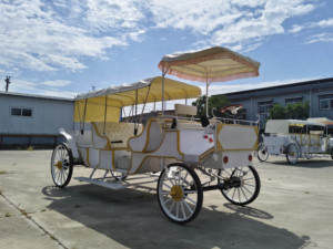 Nuevo Modelo de Carroza Turística Blanca de 5 Plazas con Toldo, Alto Rendimiento y Estabilidad para Bodas y Recorridos Turísticos - Product Image 1