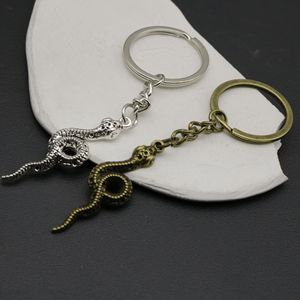Porte-clés Serpent Enroulé en Alliage Argenté Antique pour Cadeaux aux Amateurs de Reptiles - Product Image 4