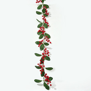 Guirlande de Noël artificielle avec baies rouges et feuilles vertes pour la décoration de la maison pendant les fêtes, couronne de style rotin de 6 pieds de long - Product Image 5