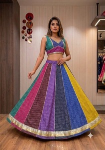 Conjunto de Lehenga Choli de Seda con Estampado Bandhani Colorido y Borde Gota Patti para Mujer, Ideal para Navratri, Garba y Fiestas, Estilo Indo-Occidental - Product Image 2