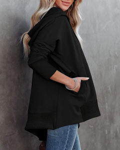 Sweat-shirt à capuche surdimensionné à manches longues en tricot avec poches à logo avant pour femmes de style rétro - Product Image 5