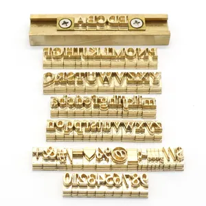 Set di caratteri in metallo con pressa a caldo alfabeto personalizzato 522 timbri con lettere in ottone per carta in pelle