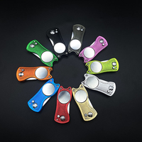Vente en gros d'accessoires de golf style sport personnalisés outil de réparation de divot en plastique PU avec marqueur de boule de fer pour cadeaux de club
