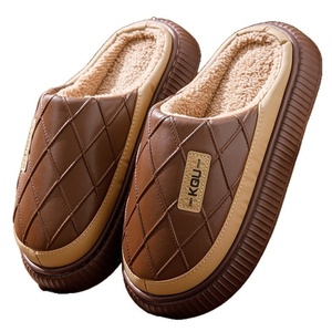 Nouvelles <span class=keywords><strong>pantoufles</strong></span> d'hiver 2025 pour hommes, en PU, grande taille, antidérapantes, chaudes, doublure en fausse fourrure courte, semelle extérieure épaisse en EVA - Product Image 5