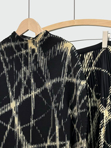 Nhà Máy Bán Buôn Phụ Nữ Của Thời Trang Hai-Mảnh Thiết Lập Giản Dị Căng <span class=keywords><strong>In</strong></span> Top Và Váy Thiết Lập Miyake Pleated Thiết Lập - Product Image 4