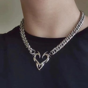 Fenyi venta al por mayor pareja de moda aleación Cool Hip-hop nicho diseño personalidad moda joyería amor colgante collar hombres y mujeres - Product Image 1