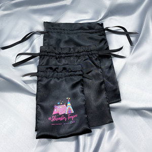 Sacs de rangement en soie noire avec cordon de serrage et logo personnalisé, pochettes en satin imprimées pour l'emballage de perruques et de sous-vêtements - Product Image 3