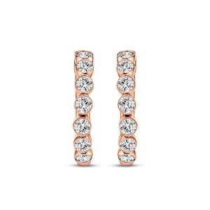 Boucles d'oreilles créoles en diamant de laboratoire taille ronde pour femme, couleur VVS VS EF, disponibles en argent sterling 925, or 10 carats, 14 carats, 18 carats - Product Image 3