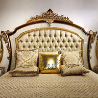 Lit en bois sculpté de style royal, finition dorée baroque, style victorien orné, cadre en bouleau massif, chambre principale