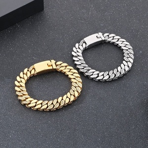 <span class=keywords><strong>Bracciale</strong></span> da Uomo in <span class=keywords><strong>Acciaio</strong></span> al Titanio con Design Creativo, Catena Cubana con Perline da 12mm e Finitura Smussata - Product Image 6