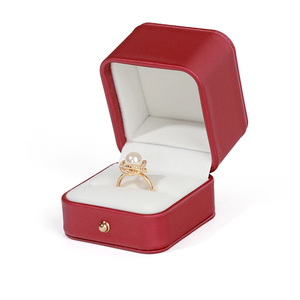 Joyero de cuero PU verde de lujo con botón a presión Anillo Pendiente Cajas de embalaje Joyería Logotipo personalizado - Product Image 5