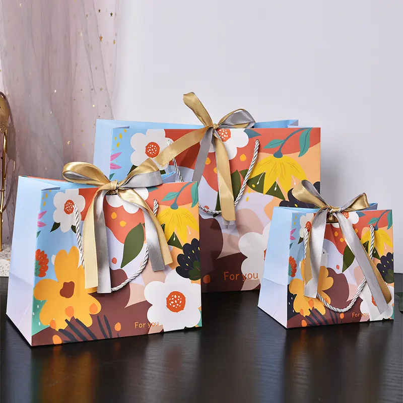 Custom Printing Ins Gift Paper Bags Mori Flowers Birds Small Fresh Clothing Mini Gift Paper Carrier Bag With Ribbon