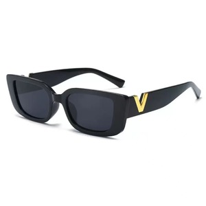 Lunettes de soleil noires V Logo pour femmes, protection UV400, monture PC, type 3, design tendance - Product Image 3