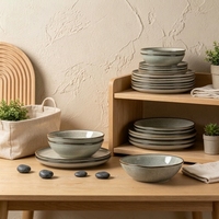 Service de vaisselle en céramique EKA gris avec glaçure réactive et bordure marron, assiettes rétro et bols à dessert pour la maison, les cafés et les restaurants (vente en gros)