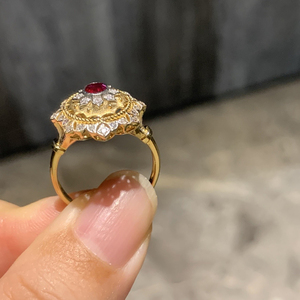 อาซูโอแหวนค็อกเทลทองคำแท้ 18K ประดับทับทิม ฝังเพชรแบบ Pave ดีไซน์ดอกไม้สไตล์วินเทจ เครื่องประดับหมั้นสำหรับผู้หญิง - Product Image 2