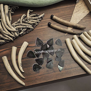 Plectres de guitare faits à la main de qualité supérieure, logo personnalisé, export direct, fabricant et fournisseur indien - Autres instruments en bois de corne, MOQ 100 - Product Image 1