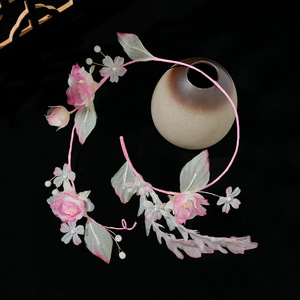 Nuevo estilo Hanfu original hecho a mano, horquillas, peines y accesorios para el cabello de seda con diseño de cola de fénix en degradado rosa etéreo. - Product Image 1