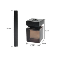 Emballage de boîte d'huile essentielle d'arôme de décor à la maison casquettes en bois de luxe de 100ml ensemble avec le bâton de rotin