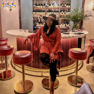 Elegante Barra de vino elegante Barra de bar para restaurante Barra de cóctel funcional con riel de pie de latón - Product Image 6