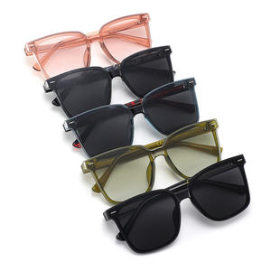 Gafas de sol unisex Conchen con montura TR90, protección UV400, diseño cuadrado negro para conducir y viajar, a la moda. - Product Image 2