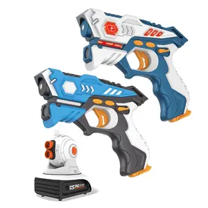 Arma de tiro doble con proyector infrarrojo, juguete interactivo con proyección de monstruo, 3 unidades