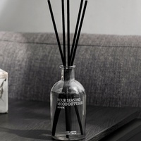 Nouvel Arrivage Diffuseur à Bâtonnets OEM Marque Privée 220ml Verre Rond Transparent Bâtonnets Noirs Parfum Personnalisé Cadeau de Pendaison de Crémaillère