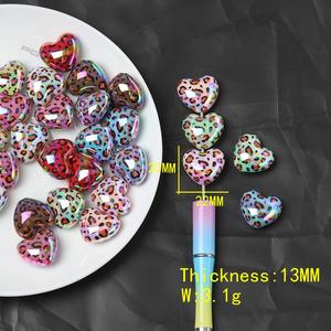Vente chaude 21*25mm Acrylique Solide Impression Léopard UV AB Coeur Perles pour Chunky Collier Perlable Stylo Téléphone Chaînes Fabrication de Bijoux - Product Image 6