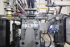 Machine de soufflage par extrusion automatique pour la fabrication de bidons en plastique de 5L, <span class=keywords><strong>10L</strong></span>, 20L, 25L, 30L pour huile de cuisson, <span class=keywords><strong>AdBlue</strong></span> et produits chimiques - Product Image 4