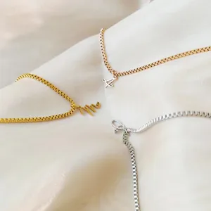 Collana eManco Minimalista con Ciondolo a Lettera Portafortuna in Acciaio Inossidabile Color Oro, Accessorio Essenziale Casual da Donna per Appuntamenti - Product Image 4