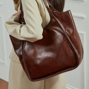 Sac fourre-tout élégant en cuir de vachette pleine fleur, sac à main pour femme en cuir tanné végétal, grande capacité, sac à bandoulière pour les trajets quotidiens - Product Image 2