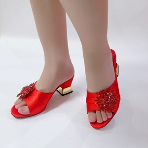 Xuanhui Nuovo Design Ultimi Modelli di <span class=keywords><strong>Sandali</strong></span> con Tacco Alto <span class=keywords><strong>Comodi</strong></span> <span class=keywords><strong>da</strong></span> Esterno con Fiori in Strass per Donne e Signore - Product Image 3