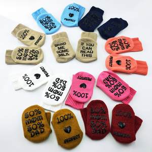 si puede leer esto traer vino de regalo-recién nacido bebé ducha regalo-4 pares unisex Anti-skid citar calcetines - Product Image 4
