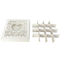 Vente en gros de boîtes cadeaux blanches pliantes 16 grilles évidées d'emballage de bonbons cookies chocolat fête d'amour avec séparateur en papier